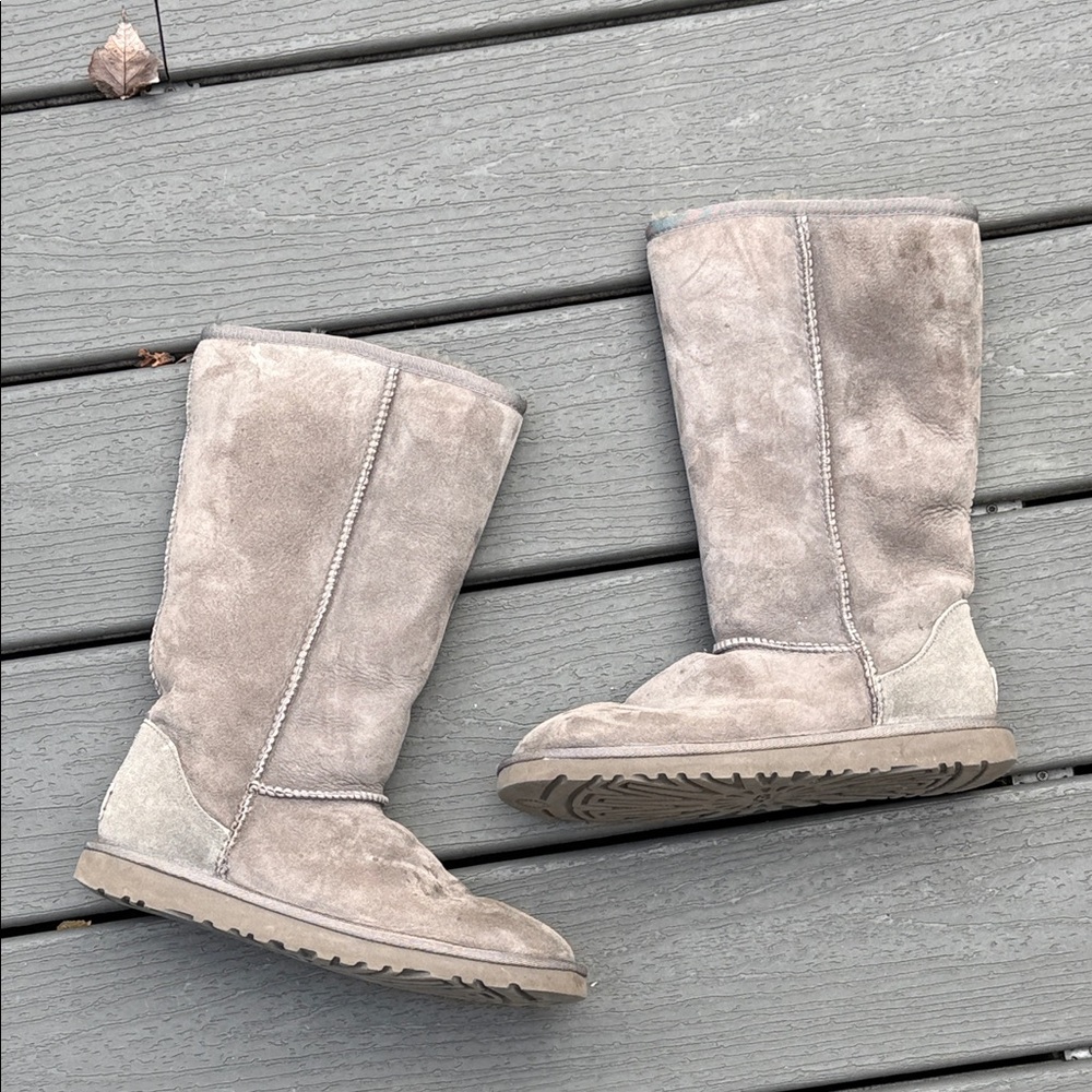 *UGG Tall Gray Suede Winter Boots Womens 6